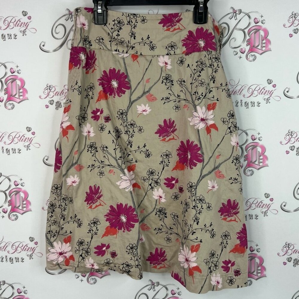 Vackrot skirt floral painting style flowers pink purple Floral Beige Skirt